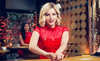 Người dùng đang đọc điều khoản trên máy tính bảng